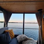 Botel Seezeit Im Hausboot Mit Kamin & Sauna Schwielochsee