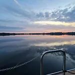 Botel Seezeit Im Hausboot Mit Kamin & Sauna