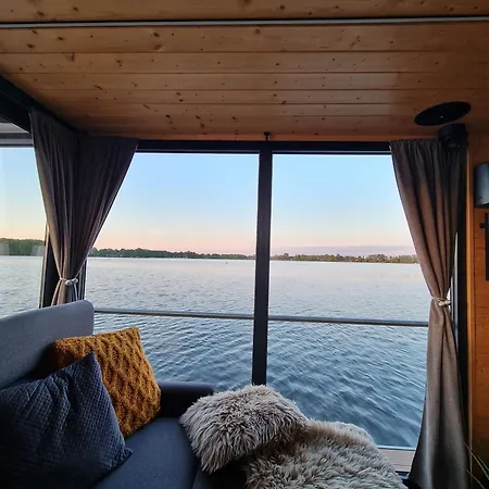 Botel Seezeit Im Hausboot Mit Kamin & Sauna Schwielochsee