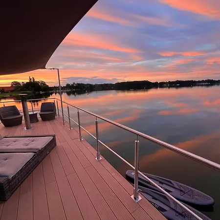 Seezeit Im Hausboot Mit Kamin & Sauna Botel *