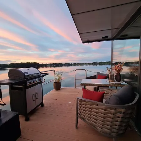 Botel Seezeit Im Hausboot Mit Kamin & Sauna