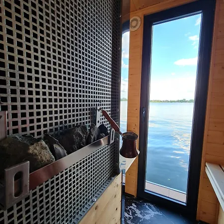 Seezeit Im Hausboot Mit Kamin & Sauna Botel
