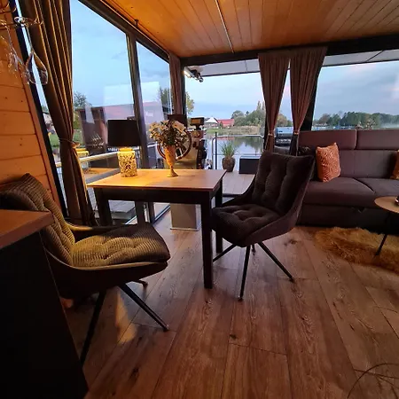 Botel Seezeit Im Hausboot Mit Kamin & Sauna Schwielochsee