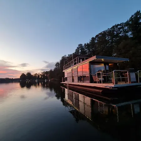Seezeit Im Hausboot Mit Kamin & Sauna 施维洛赫塞