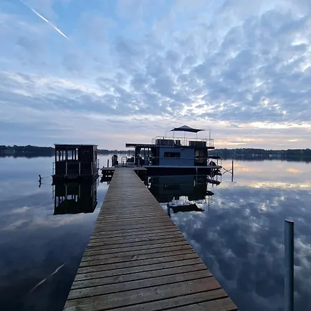 Seezeit Im Hausboot Mit Kamin & Sauna 施维洛赫塞