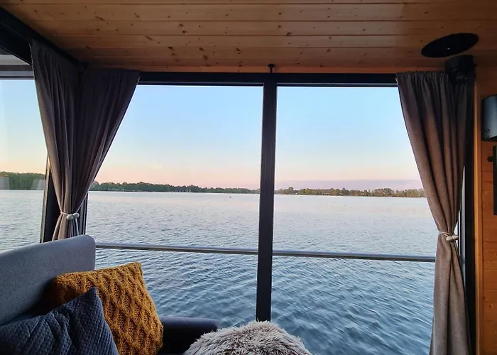 بوتيل Seezeit Im Hausboot Mit Kamin & Sauna شفيلوشسي