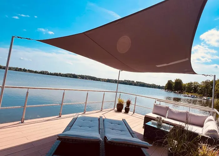 Seezeit Im Hausboot Mit Kamin & Sauna * شفيلوشسي