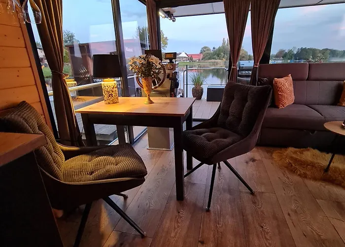 بوتيل Seezeit Im Hausboot Mit Kamin & Sauna شفيلوشسي
