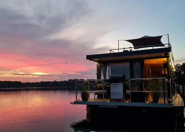 Seezeit Im Hausboot Mit Kamin & Sauna * شفيلوشسي
